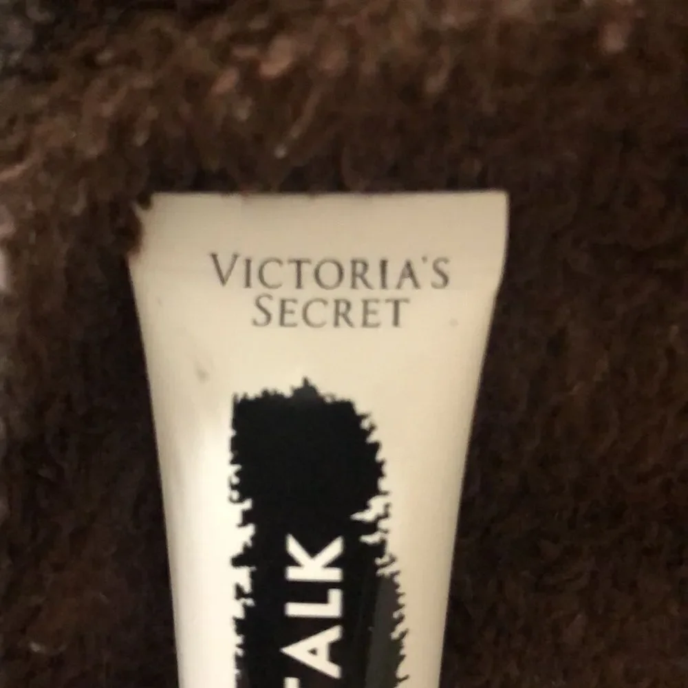 New Victoria’s Secret Smooth Talk sugar Lip scrub